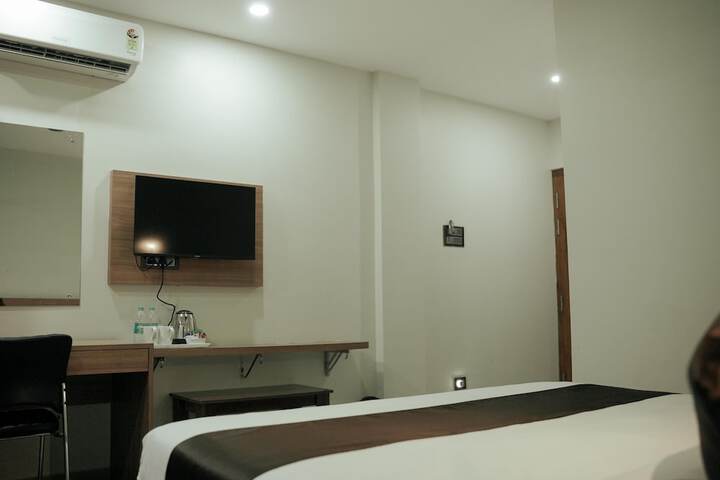 Room 12 of 37