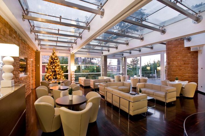 Guest Lobby