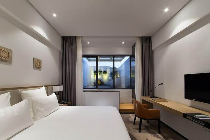 Room 15 of 19