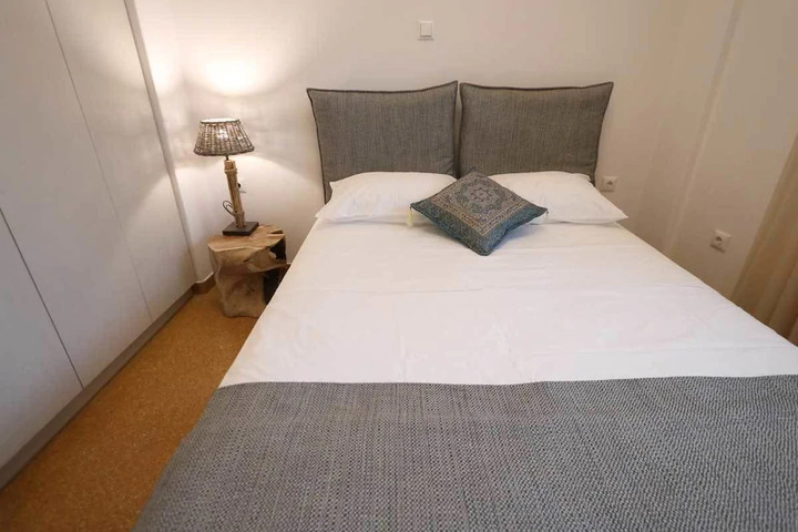 Room 4 of 10