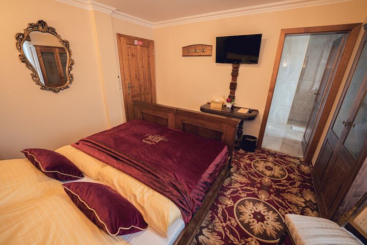 Room 28 of 90