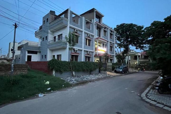 OYO 6933 Satyam Home Stay