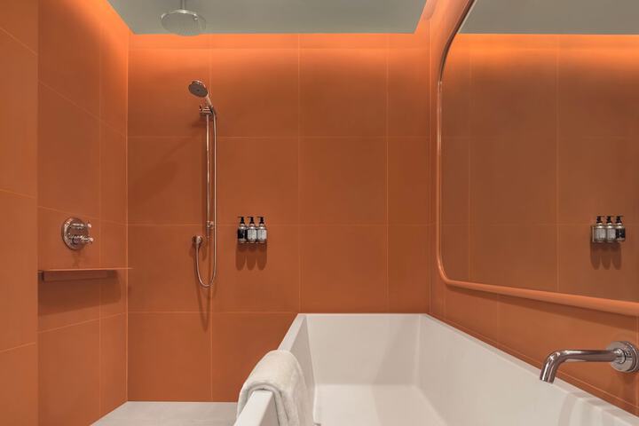 Room 46 of 141
