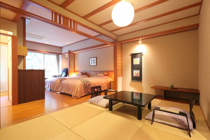 Room 12 of 102