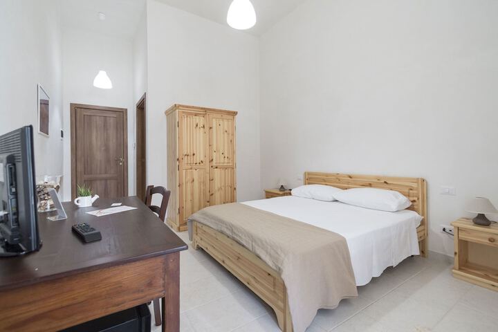 Room 10 of 48