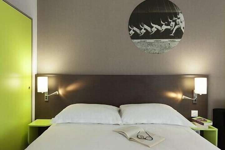 Room 5 of 32