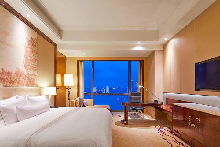 Room 15 of 95