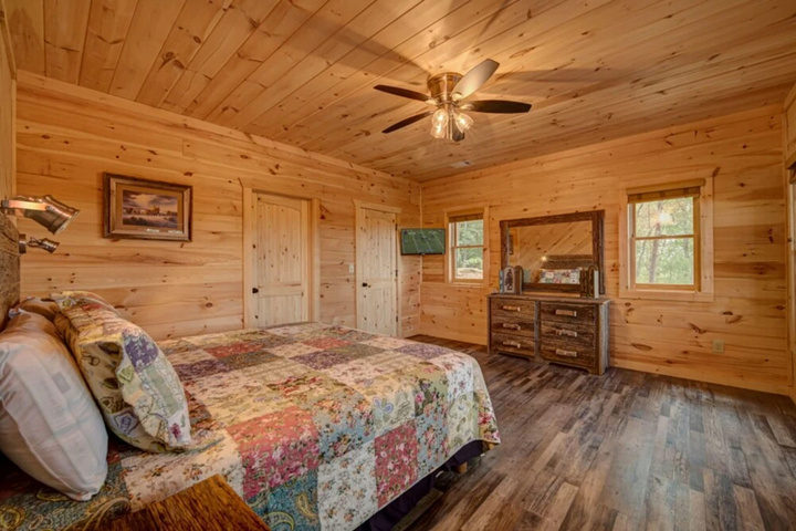 Room 2 of 32