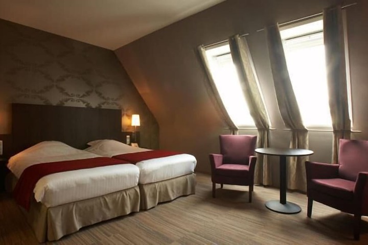 Room 10 of 34