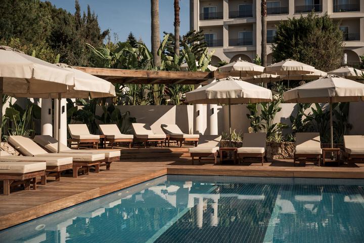 Hotel Pool