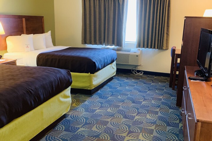 2 Queen Beds Accessible (32 of 70)