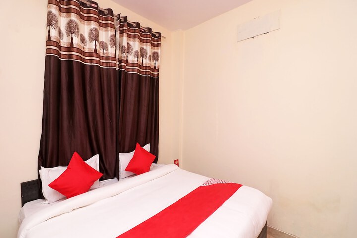 Room 21 of 34