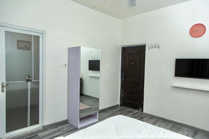 Room 41 of 77