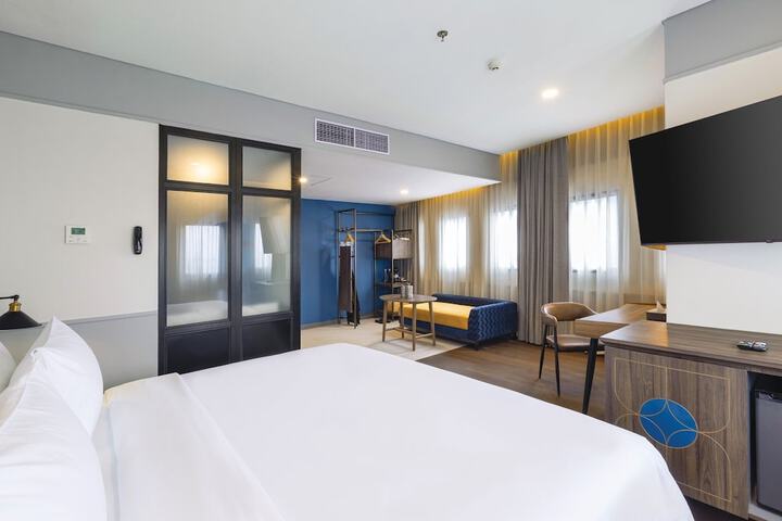 Room 3 of 20