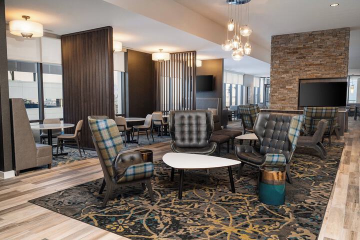 Lobby lounge