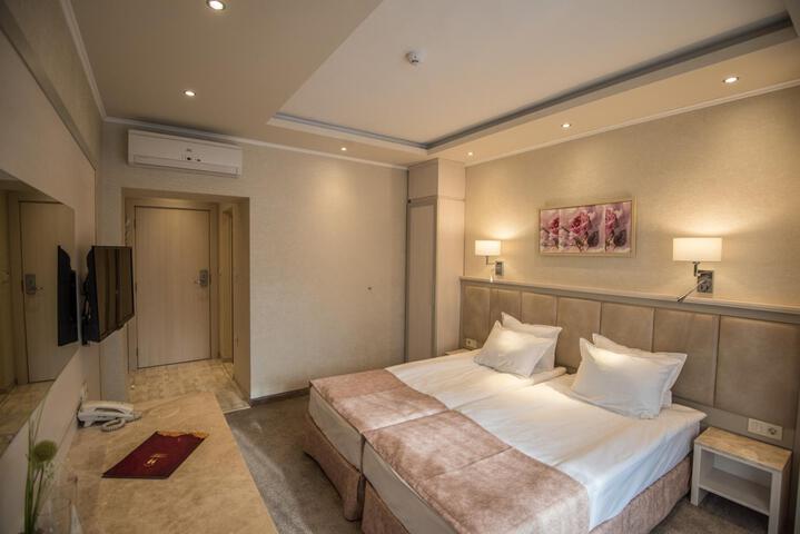 Room 6 of 54