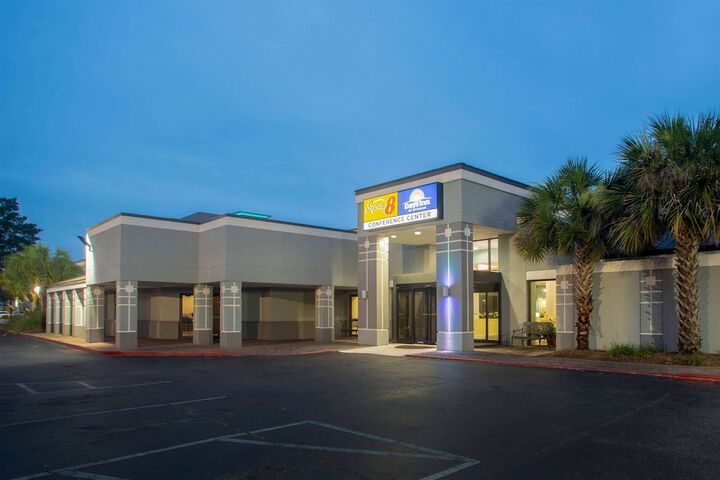 Days Inn by Wyndham Mobile I 65