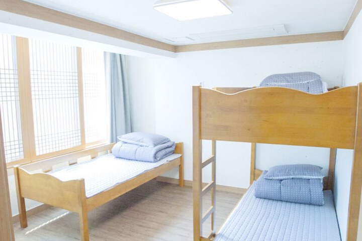 Room 16 of 90