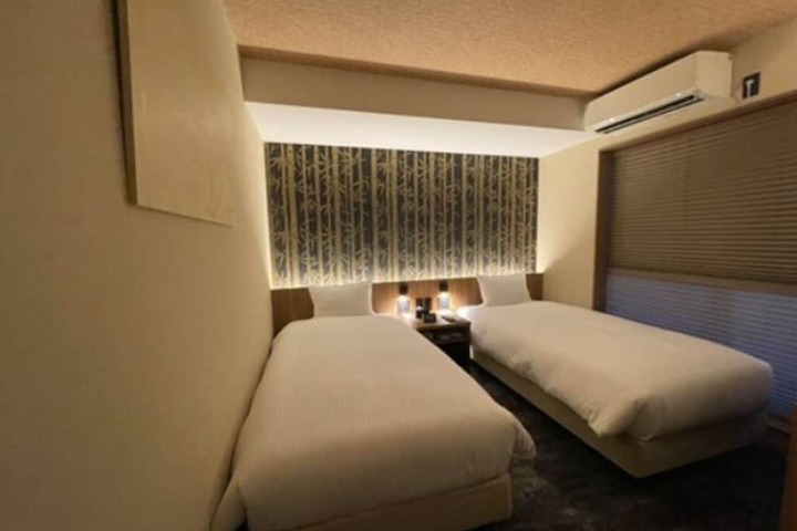 Room 37 of 66