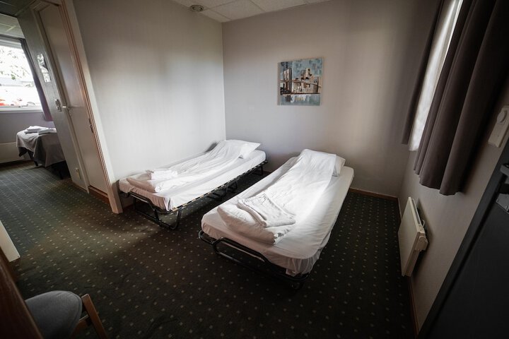 Room 9 of 32