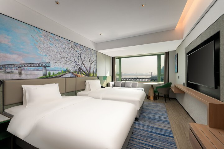 Room 36 of 120