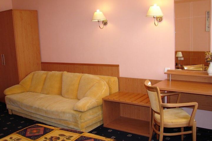 Room 12 of 35