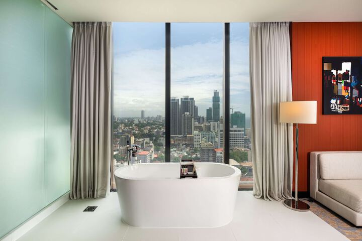 Room 5 of 100