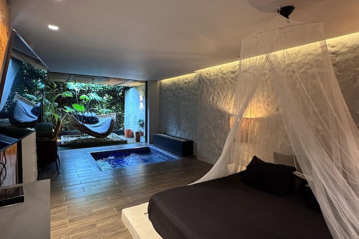 Room 33 of 67