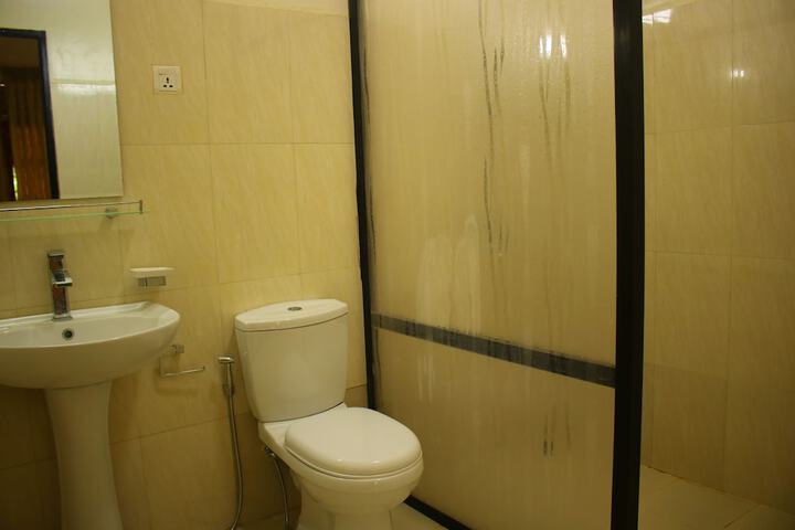 Room 15 of 48