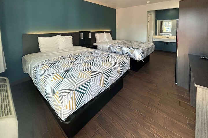 Room 3 of 10