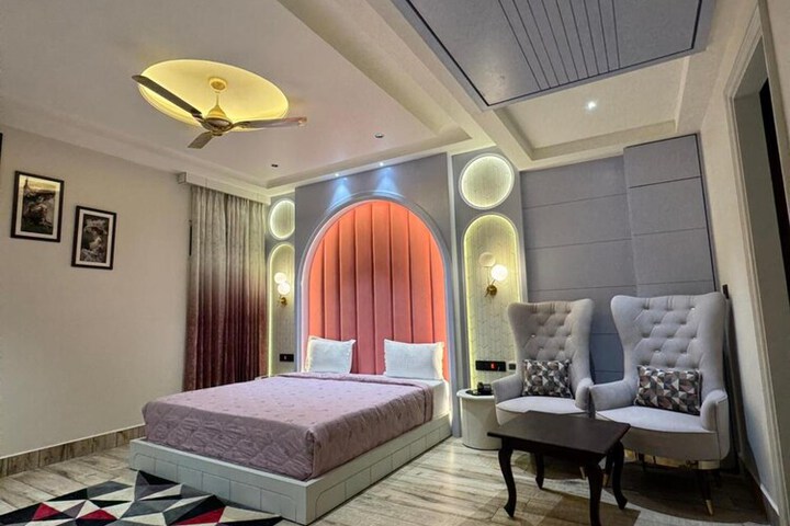 Room 13 of 22