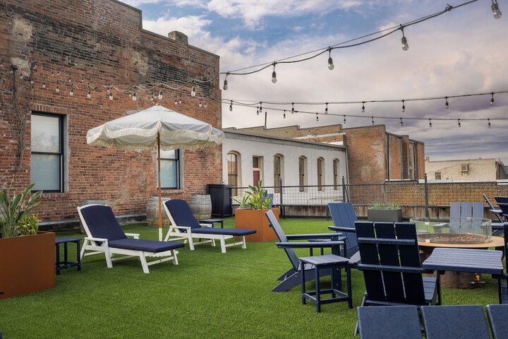 Hotel Exterior 41 of 47