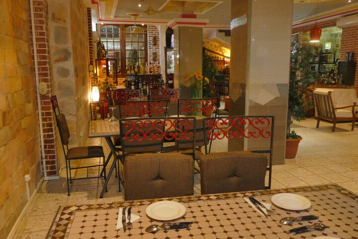 Dining 23 of 31