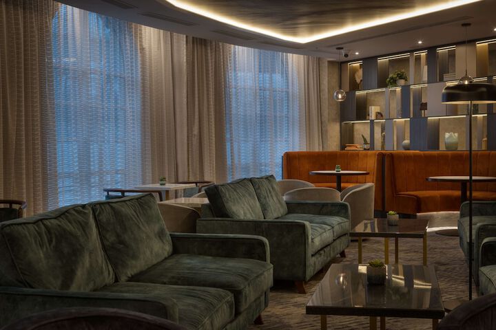 Lounge 111 of 192