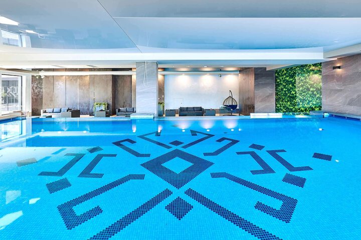 Pool 30 of 73