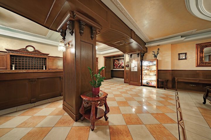 Guest Lobby