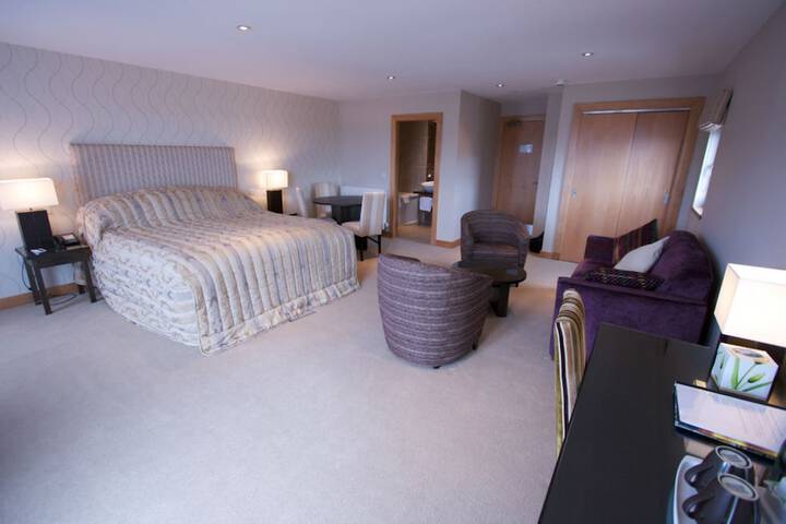 Room 6 of 32