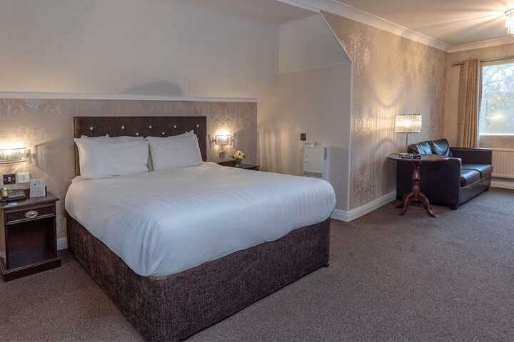 Room 10 of 37