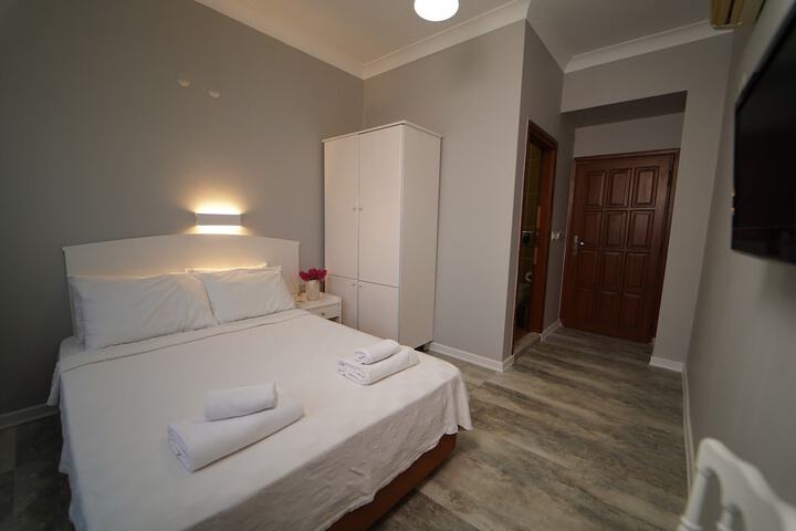 Room 8 of 48