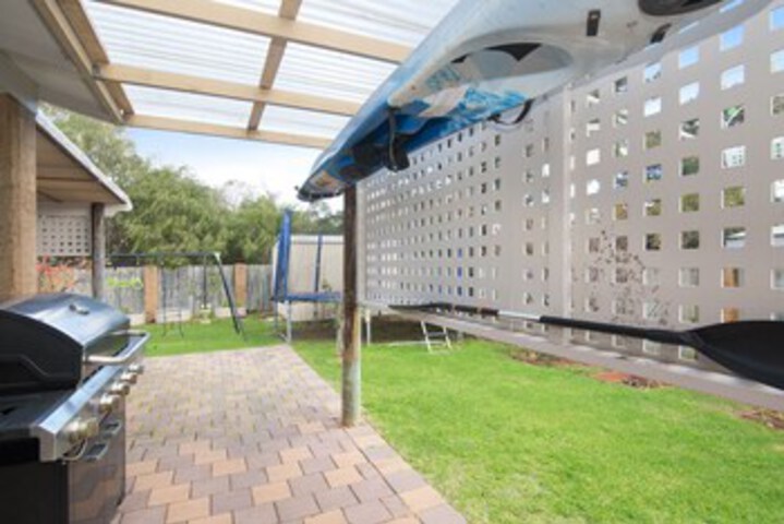 Hotel Exterior 5 of 13