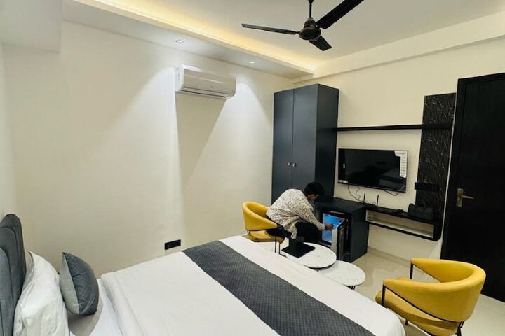 Room 8 of 31