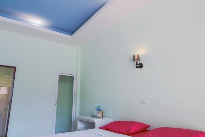 Room 9 of 33