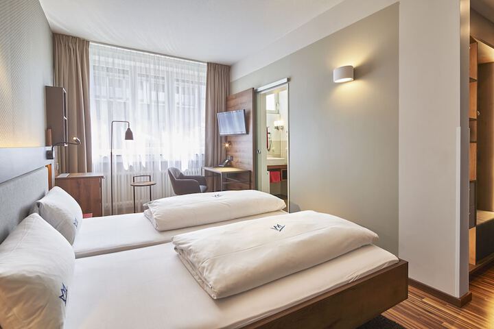Room 14 of 120
