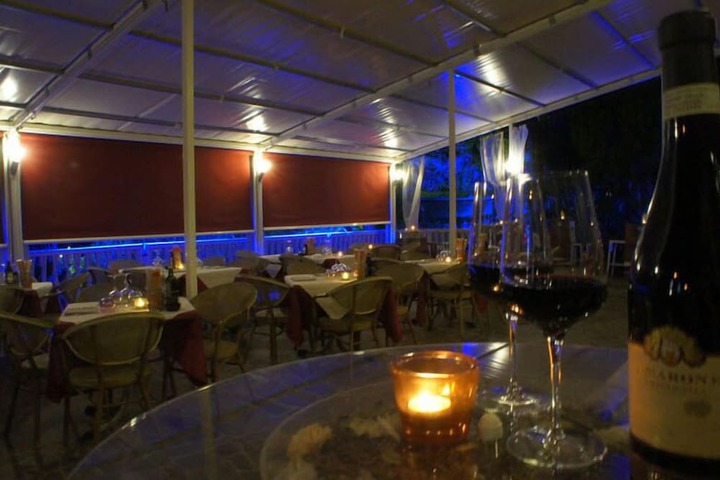 Lounge 19 of 20