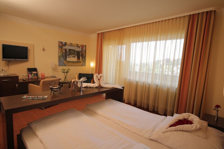 Room 3 of 25