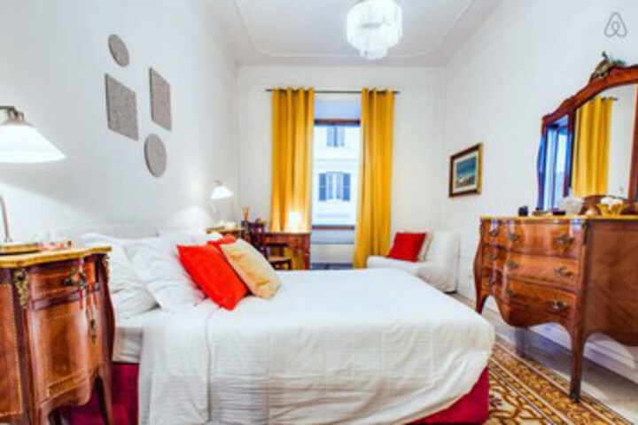 Room 6 of 13