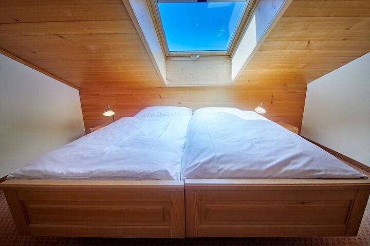 Room 4 of 115
