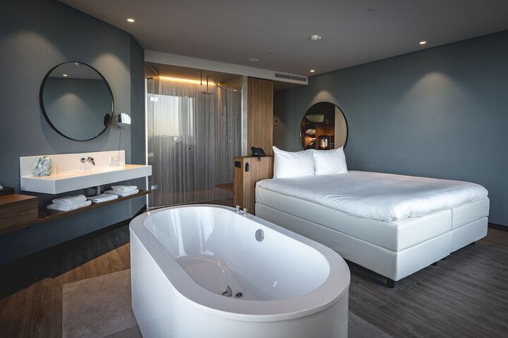 Room 41 of 77