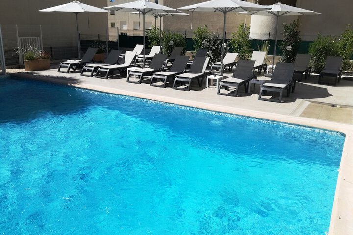 Hotel with Pool