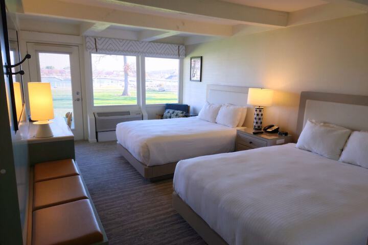 2 Queen Beds Resort View (2 of 9)